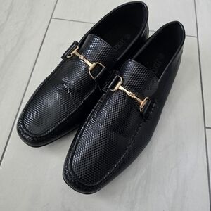 Jeko Black Leather Slip-On Loafers with Gold Hardware Size 7.5